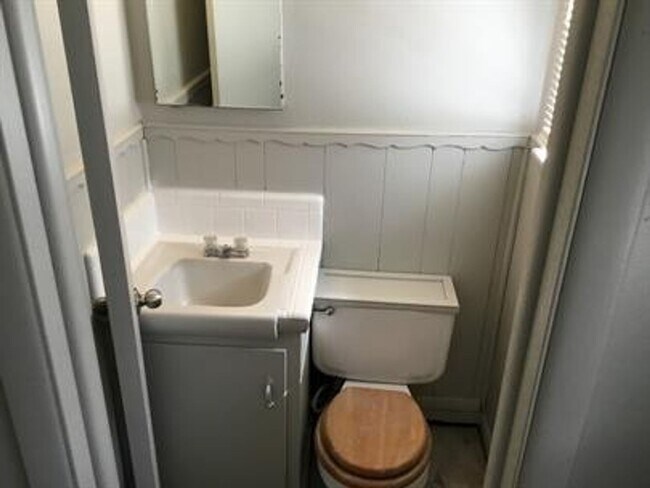 Foto del edificio - Great 3 bedroom, 1.5 bath home in Bethany ...