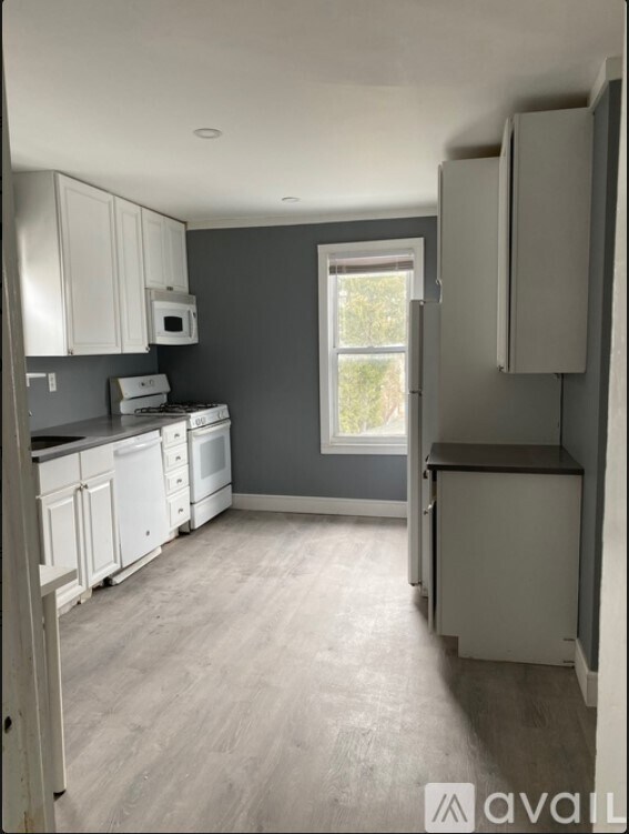 KITCHEN - 12 Bayview Ave