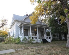 Building Photo - 326 S Oakdale Ave