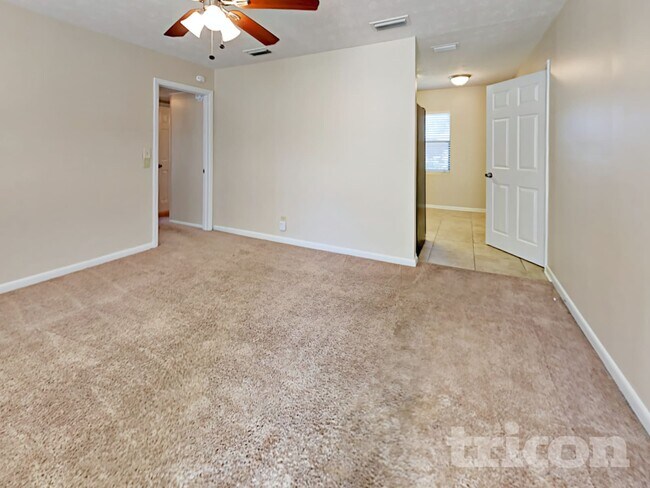 Foto del edificio - 10506 Dodd Rd