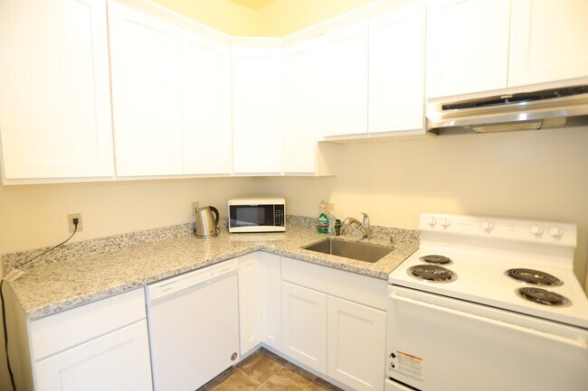 Building Photo - 615 Alpha Ct