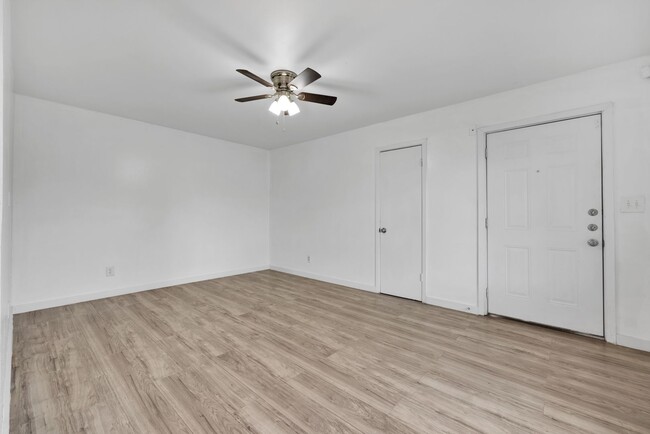 Building Photo - Lovely Rental in Downtown San Antonio!