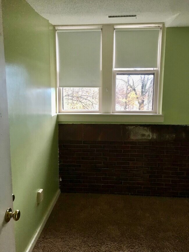 Bedroom 1 - 569 E Merrimack St