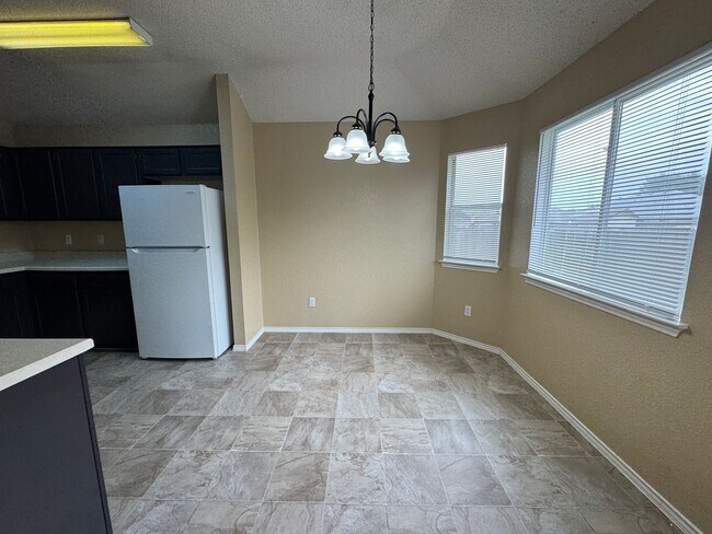 Foto del edificio - 5006 Glenoak Dr