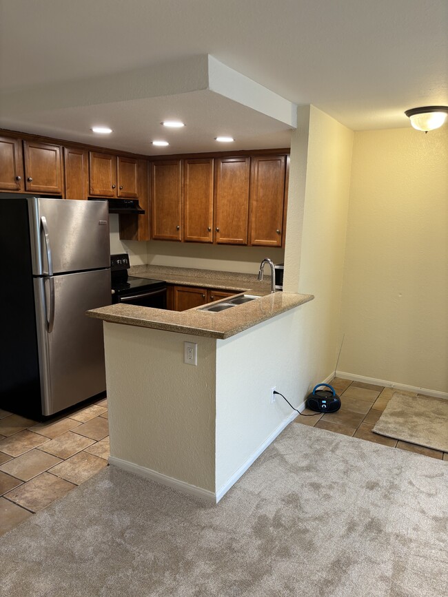 Building Photo - 432 Edgehill Ln