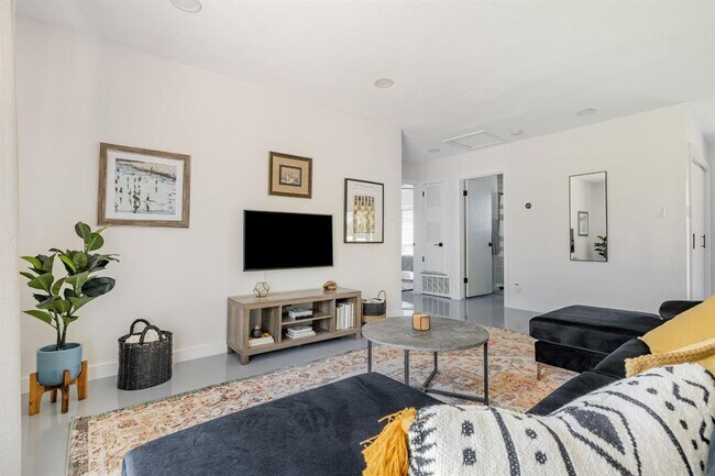 Foto del edificio - 2405 Trafalgar Dr