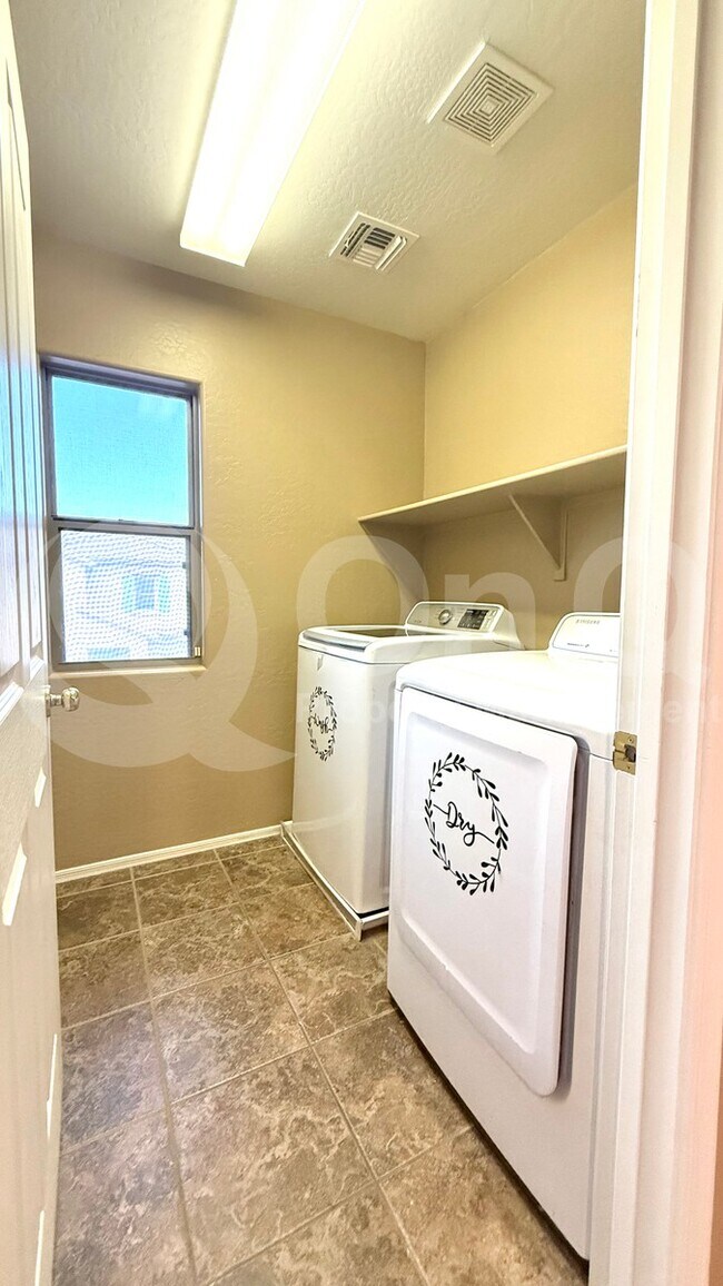 Foto del edificio - 6345 W Harwell Rd