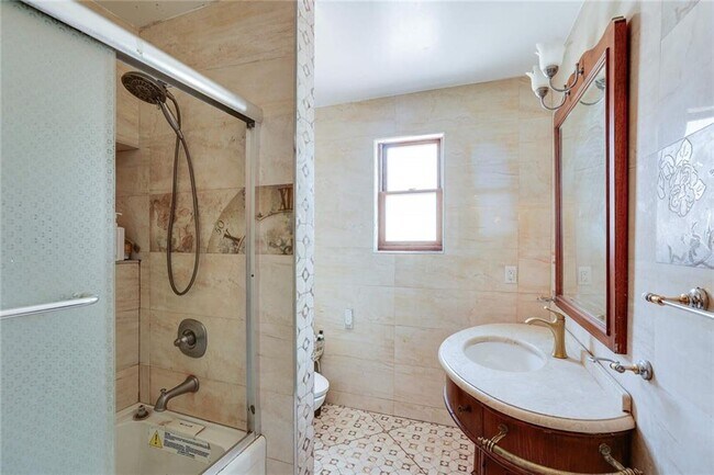 Building Photo - 1559 Bay Ridge Pkwy
