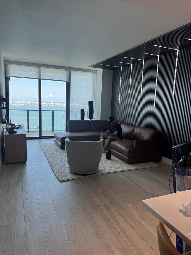 Foto del edificio - 460 NE 28th St