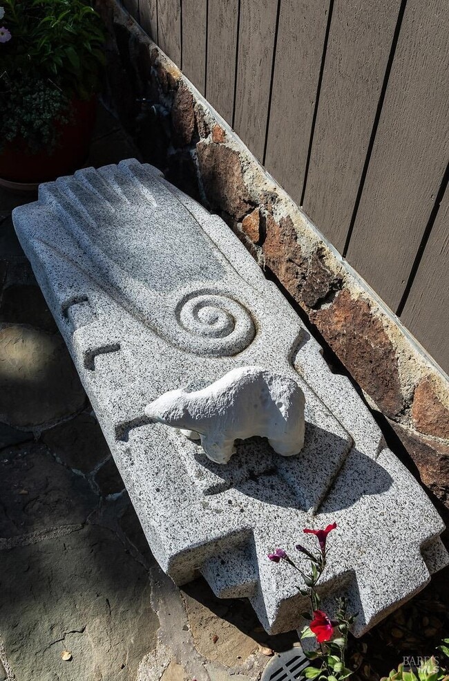 Building Photo - 1100 Bayhills Dr