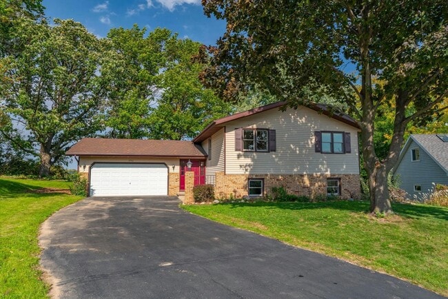 Building Photo - 390 Columbus Ct