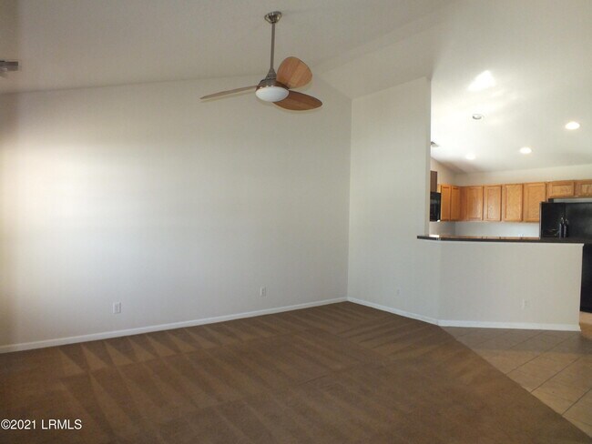 Foto del edificio - 255 Colony Dr