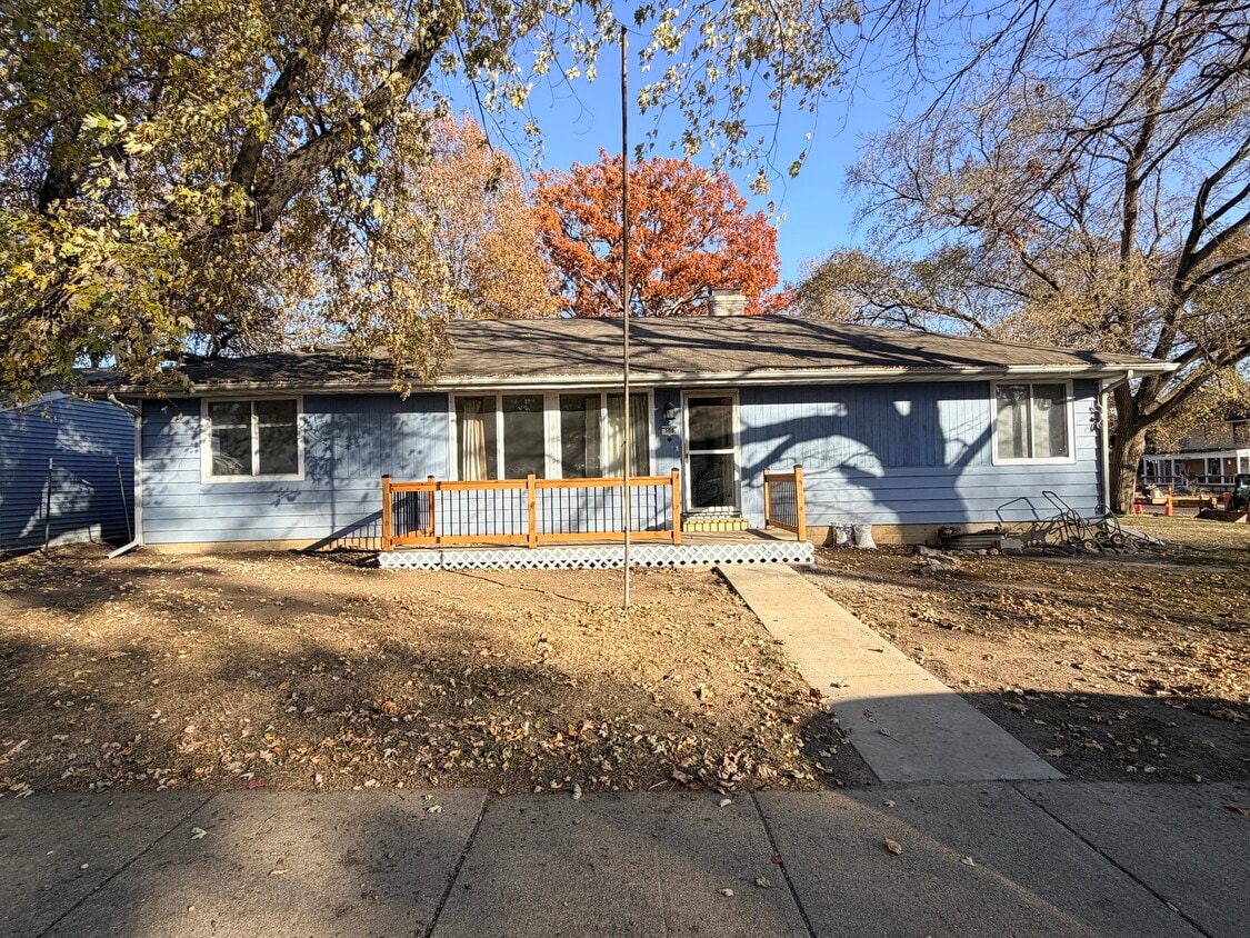 Primary Photo - 308 S Division St