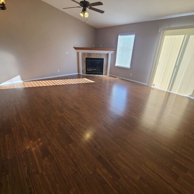 Building Photo - SINGLE FAMILY HOME IN MONTROSE SUBDIVISION...