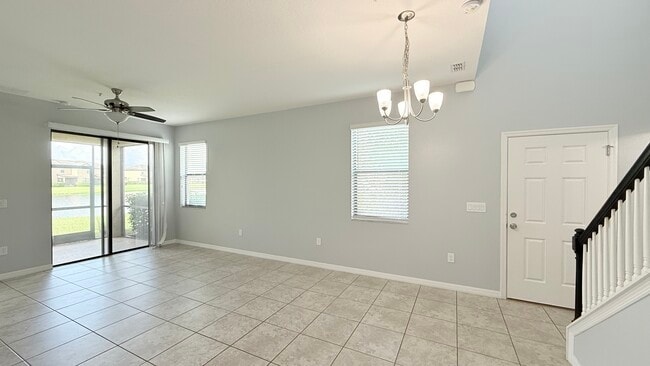 Foto del edificio - 2449 Seven Oaks Dr