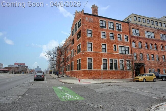 Building Photo - 6533 E Jefferson Ave