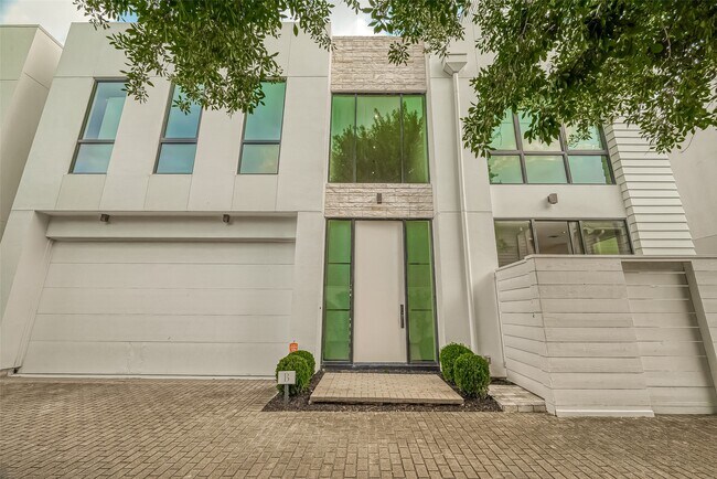 Building Photo - 2114 Potomac Dr