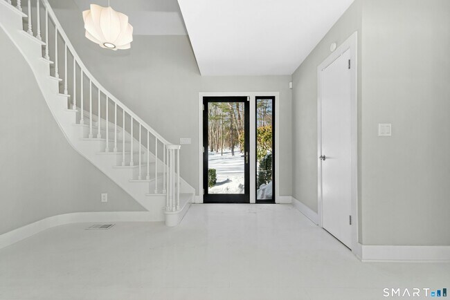 Building Photo - 95 Louises Ln