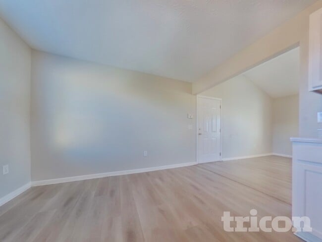 Building Photo - 98 Pin Oak Ct