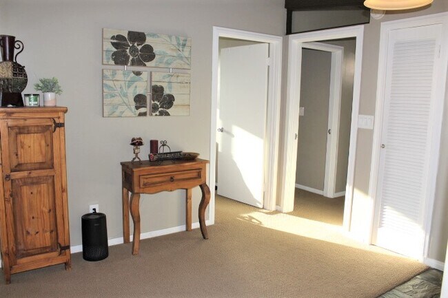 Entry - 411 Idaho Ave