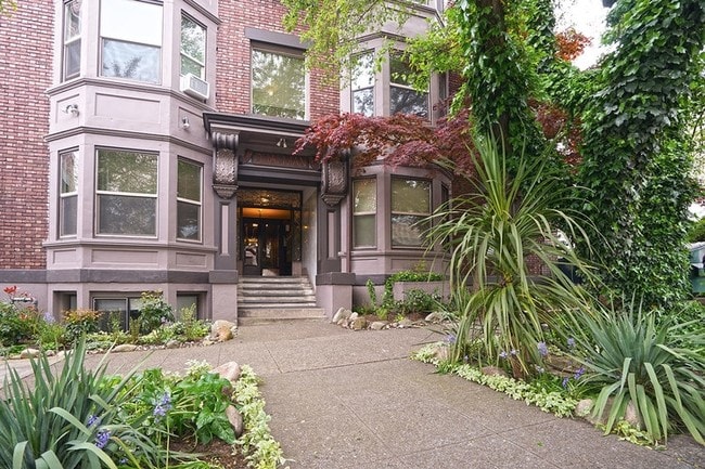 Building Photo - Qualman Apartments