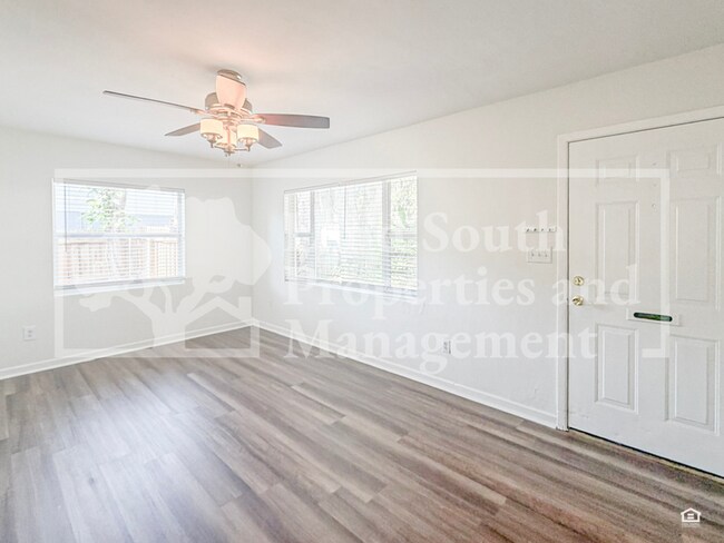 Foto del edificio - 520 McKay Ct