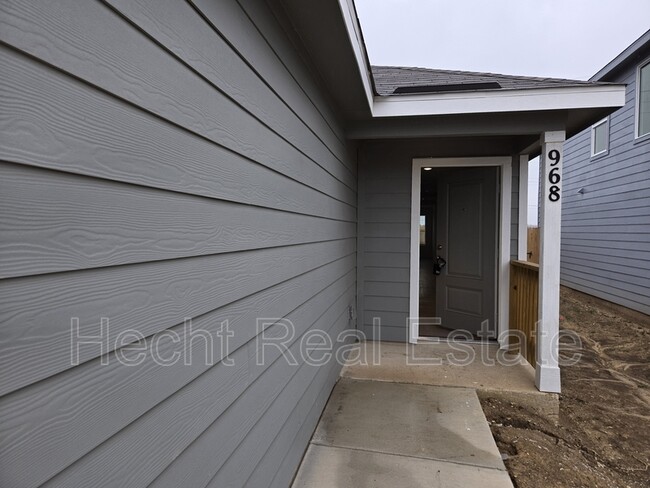 Foto del edificio - 968 Creek