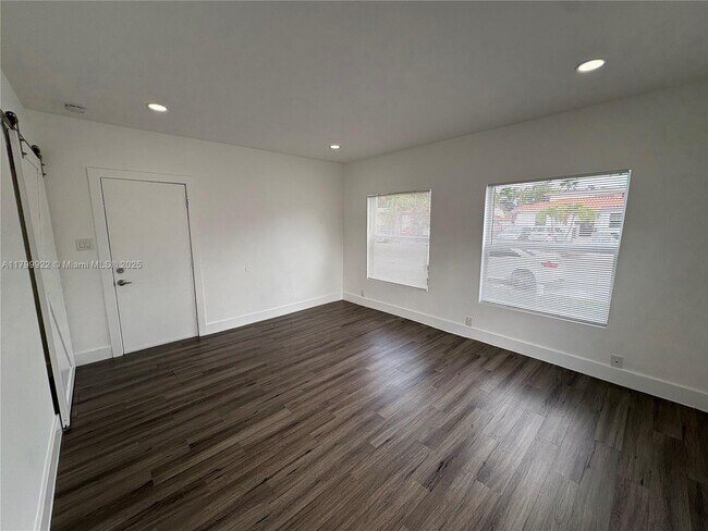 Foto del edificio - 3237 SW 4th St