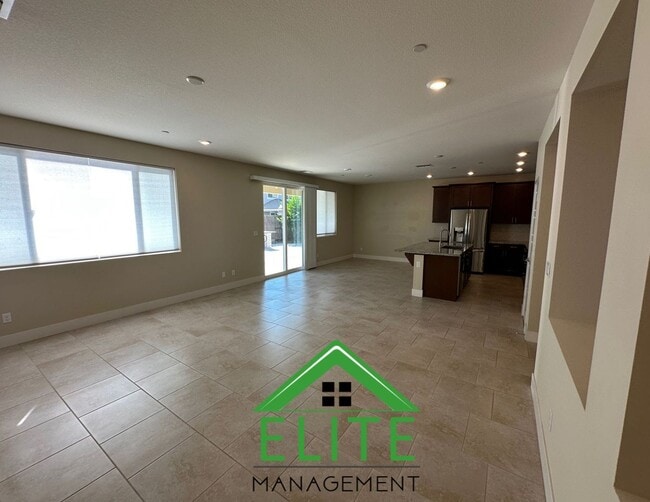 Foto del edificio - Charming and Spacious Home in Desirable El...