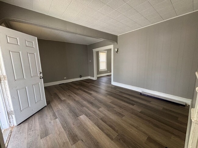 Building Photo - Single Family 3 Bed Home