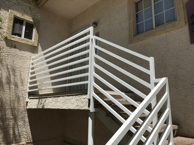 Building Photo - 2 bedroom 2 bathroom Condo