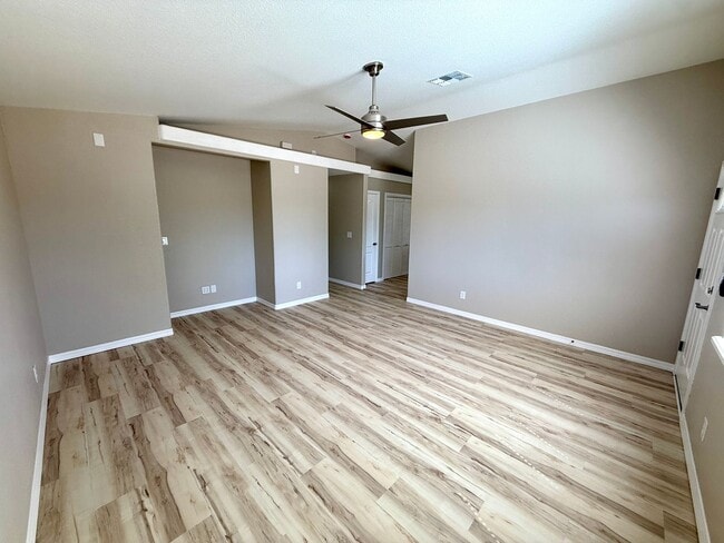 Building Photo - Beautifully Updated 3 Bedroom, 2 Bathroom ...