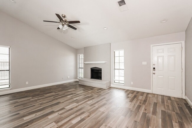 Building Photo - 2303 Villanova St