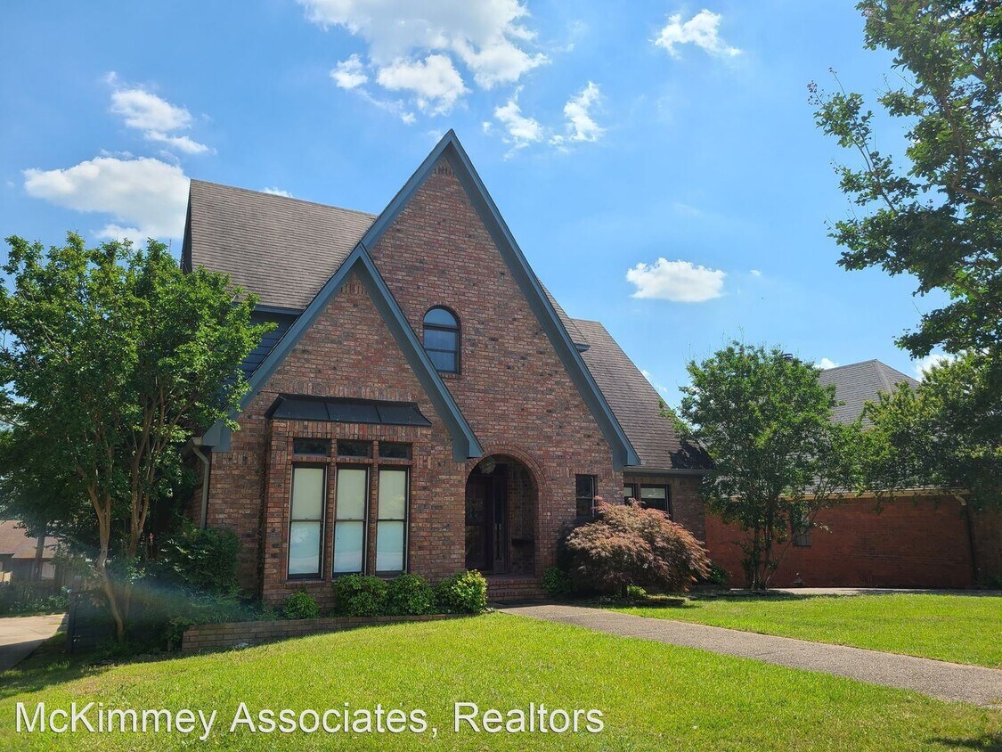 Primary Photo - 4 br, 2.5 bath House - 1308 North Point Lane