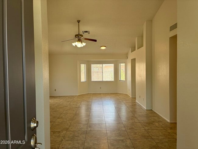 Building Photo - 10820 W Wagon Wheel Dr