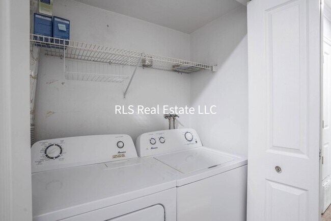 Building Photo - 1541 Riverside Ave
