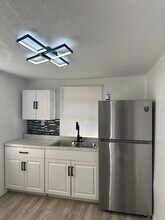 Building Photo - 645 W 12th St