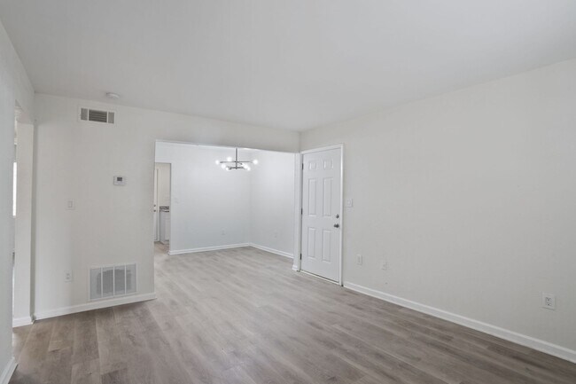 Building Photo - Brentwood Meadows