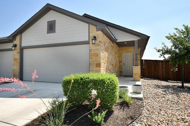 Building Photo - 424 Parkline Dr