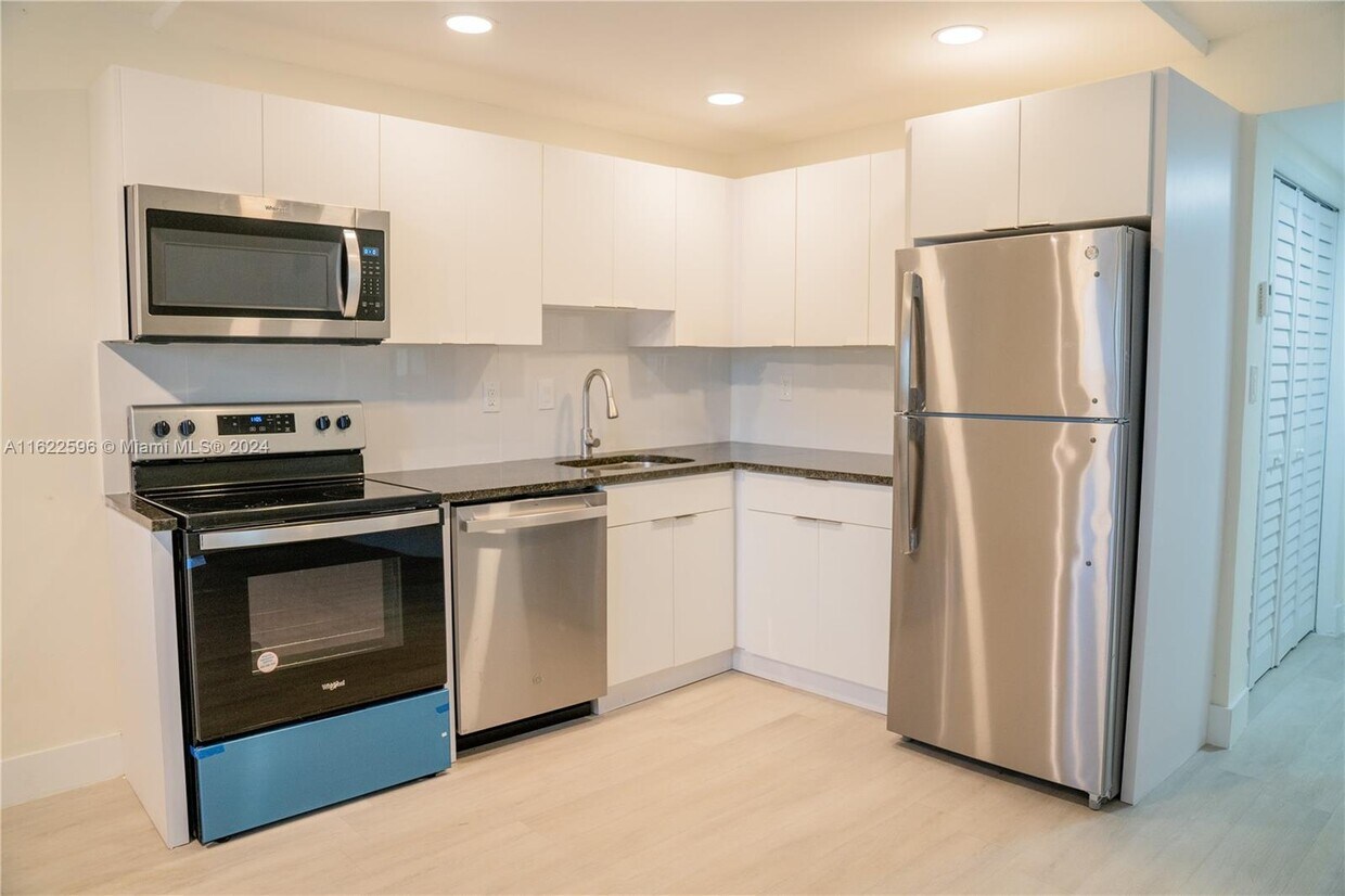 Foto principal - 615 NE 26th St