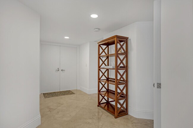 Foto del edificio - 5200 N Ocean Dr