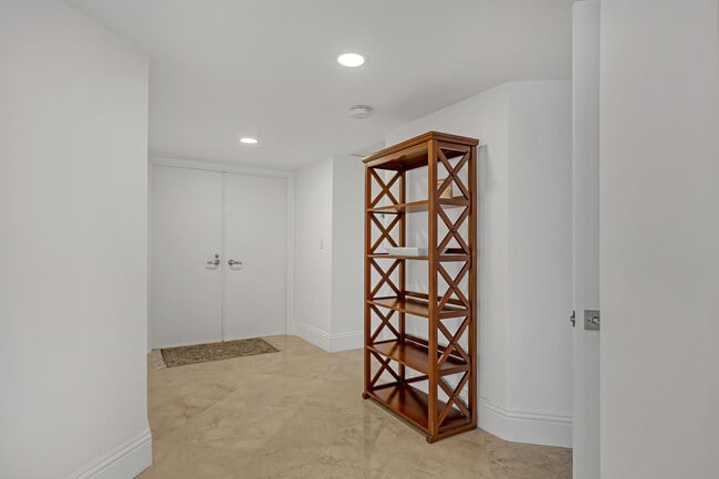 Building Photo - 5200 N Ocean Dr