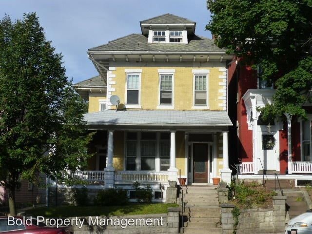 Primary Photo - 208 E Main St