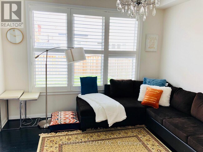 Photo du bâtiment - 945 Farmstead Dr