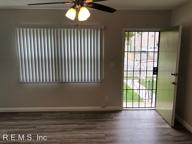 Foto del edificio - 11426 Gale Ave