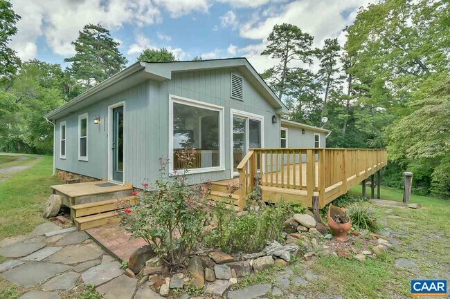 Building Photo - 1127 Round Hill Dr