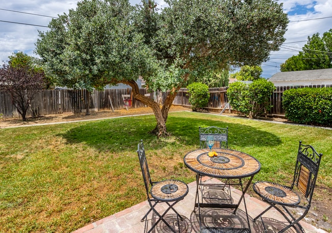 Foto del edificio - 6671 Calvin Ct