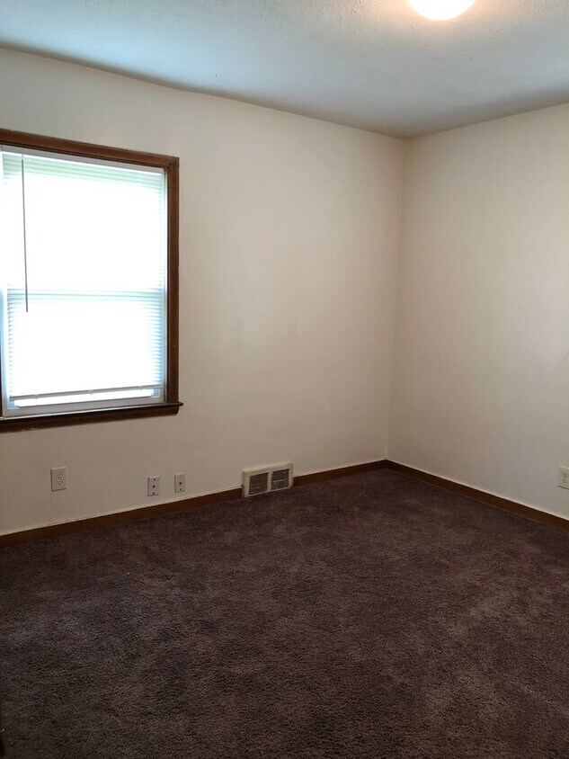 Primary Photo - Spacious 2 Bed House!!