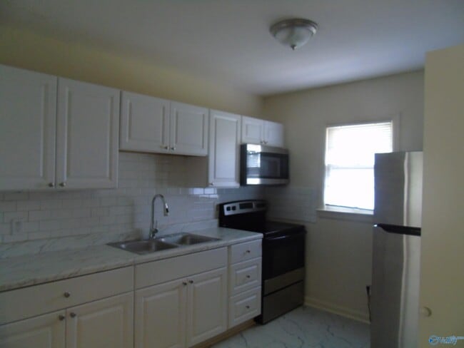 Foto del edificio - 128 Walker Ave NE