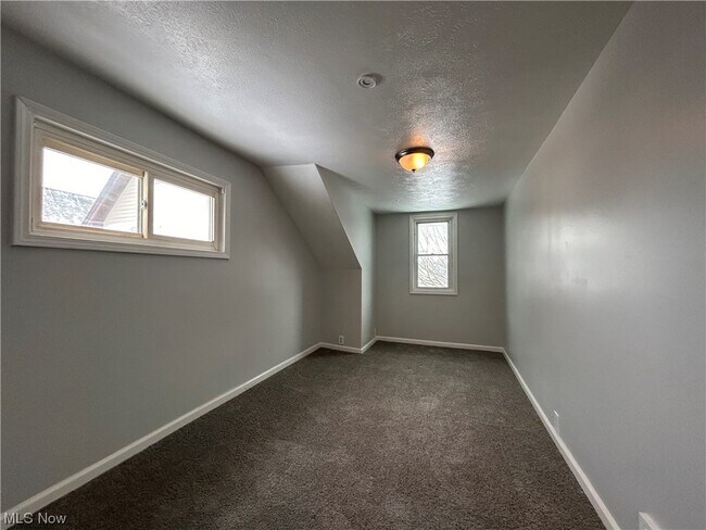Building Photo - 3405 W 94th St